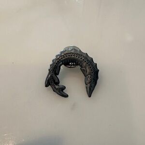 Silver-tone Fish Pin Brooch - Curved Marine Animal Design UNISEX